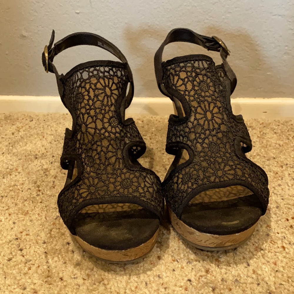 Black Wedges